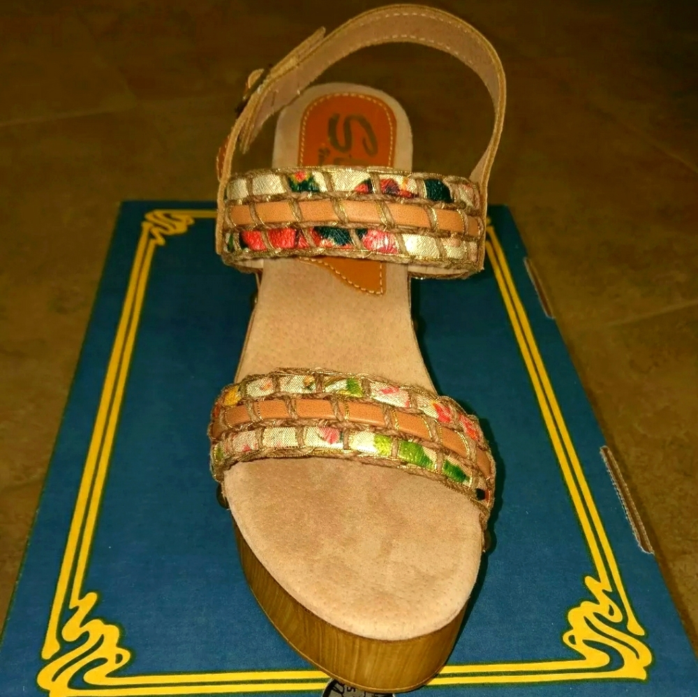 Sbicca Vintage Collection Platform Wooden Sandal.